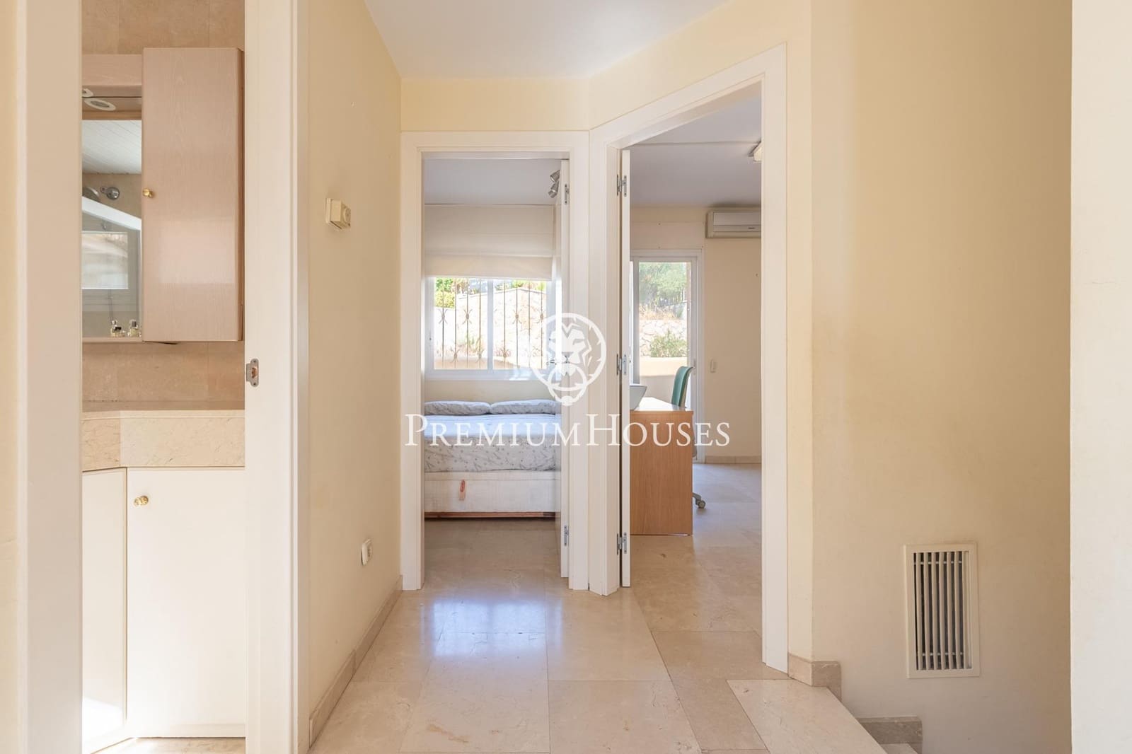 5 soveværelse Rækkehus til salg i Sitges med swimmingpool - € 850.000 (Ref: 9257564)