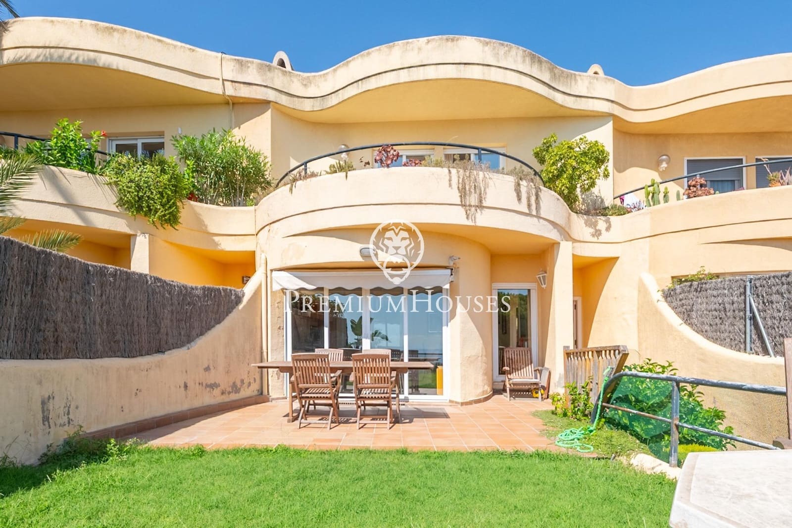 5 soveværelse Rækkehus til salg i Sitges med swimmingpool - € 850.000 (Ref: 9257564)