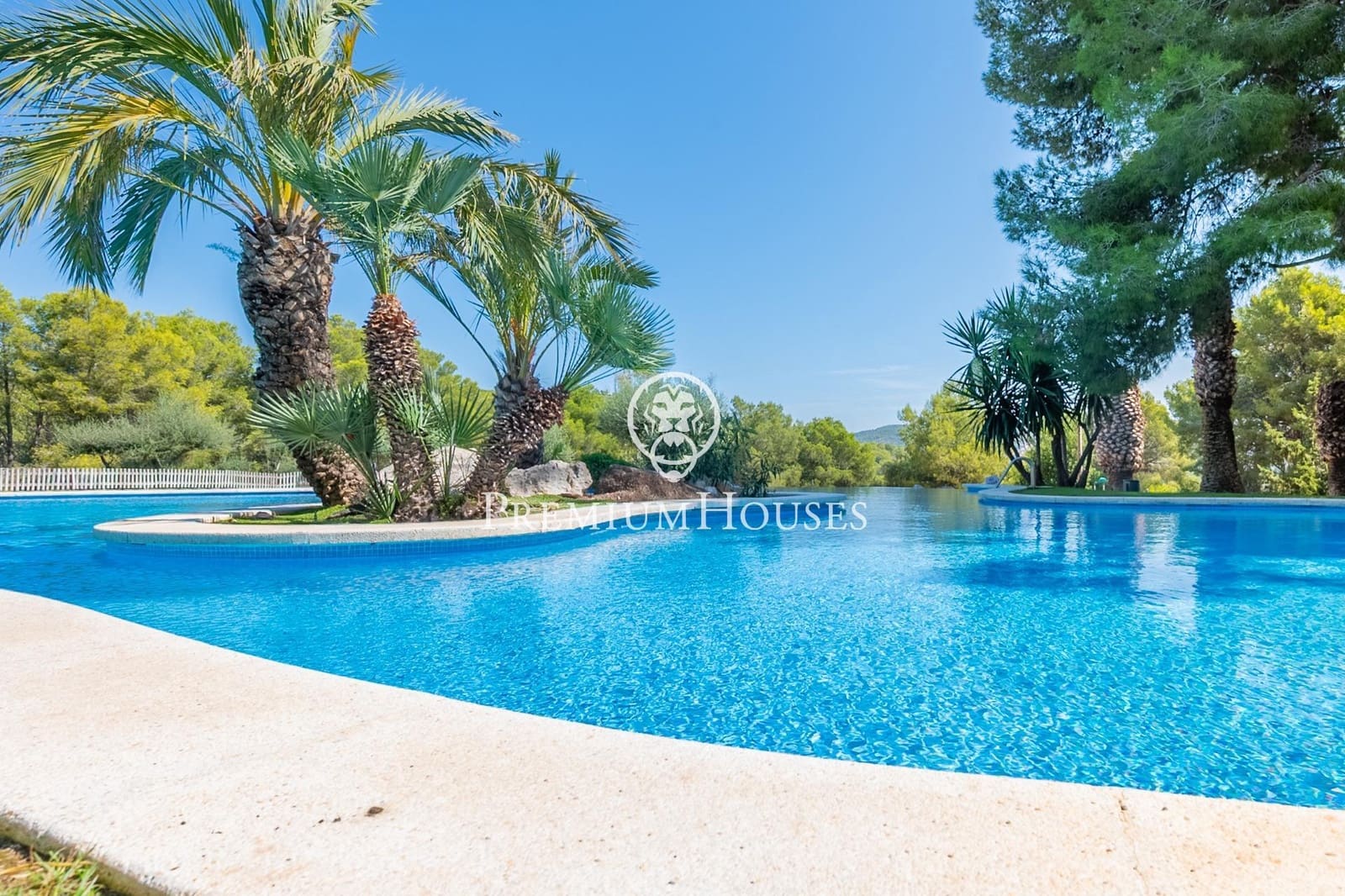 5 soveværelse Rækkehus til salg i Sitges med swimmingpool - € 850.000 (Ref: 9257564)