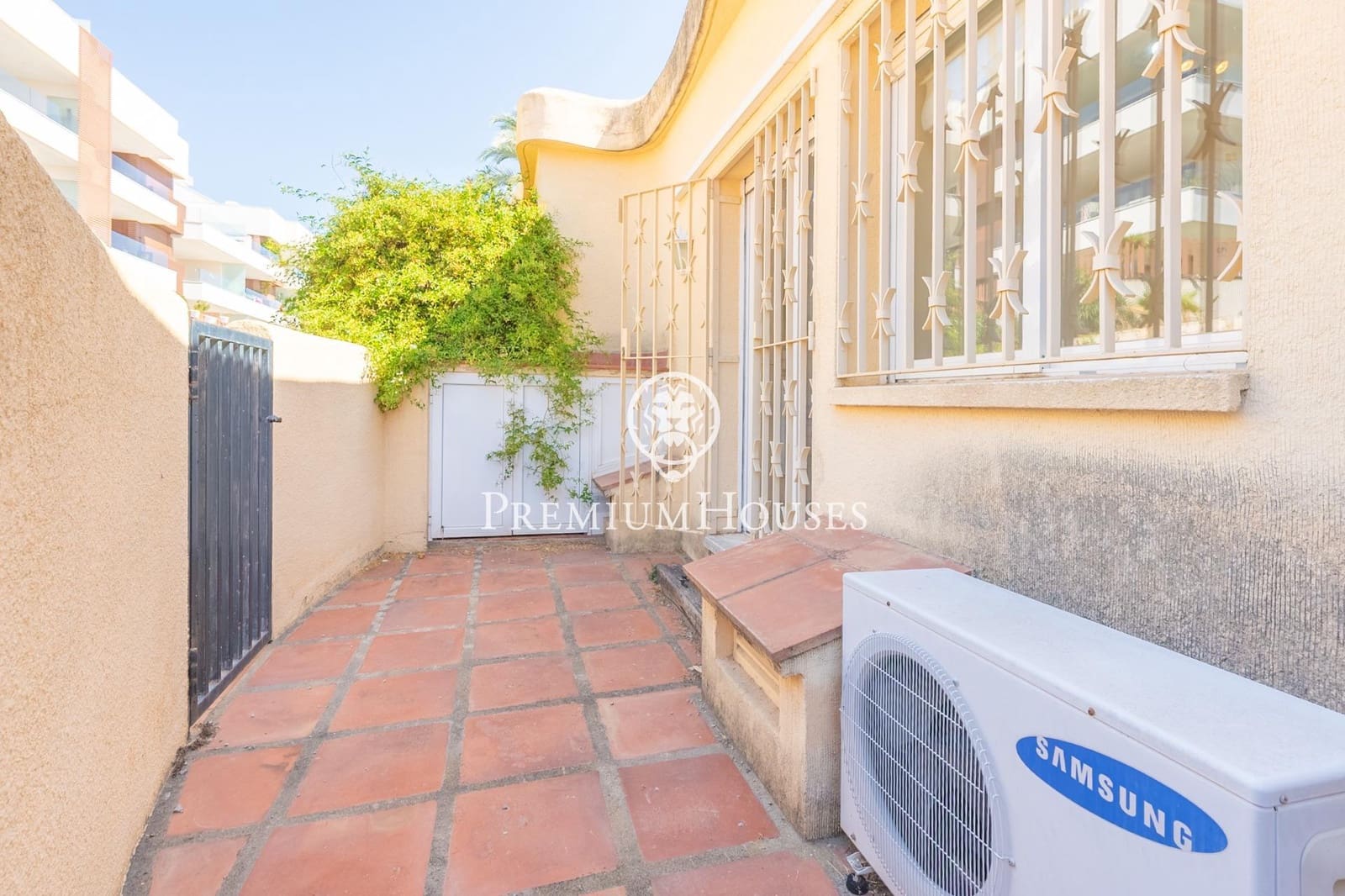 5 soveværelse Rækkehus til salg i Sitges med swimmingpool - € 850.000 (Ref: 9257564)