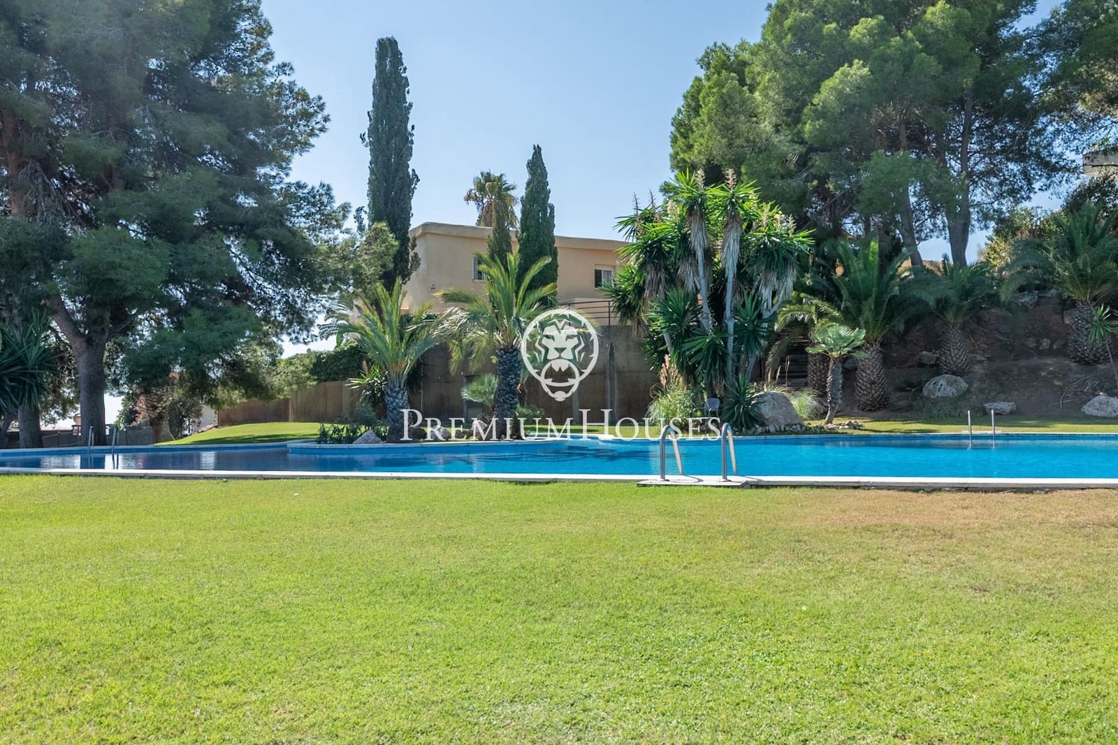 5 soveværelse Rækkehus til salg i Sitges med swimmingpool - € 850.000 (Ref: 9257564)