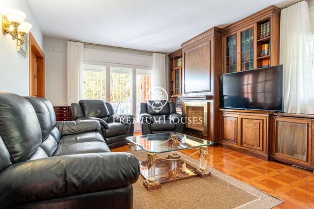 5 bedroom Villa for sale in Castelldefels with pool garage - € 1,036,000 (Ref: 9257565)