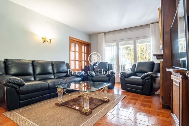 5 bedroom Villa for sale in Castelldefels with pool garage - € 1,036,000 (Ref: 9257565)