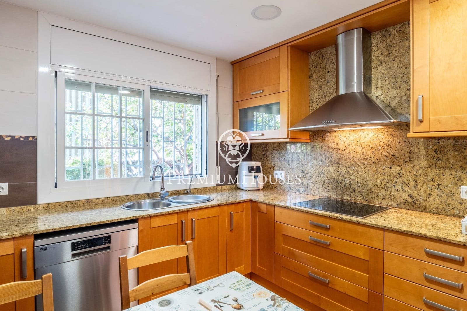 5 makuuhuone Huvila myytävänä paikassa Castelldefels mukana uima-altaan 
autotalli - 1 036 000 € (Ref: 9257565)