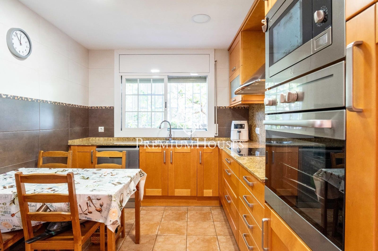 5 makuuhuone Huvila myytävänä paikassa Castelldefels mukana uima-altaan 
autotalli - 1 036 000 € (Ref: 9257565)