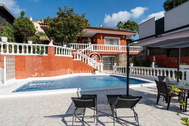 5 bedroom Villa for sale in Castelldefels with pool garage - € 1,036,000 (Ref: 9257565)