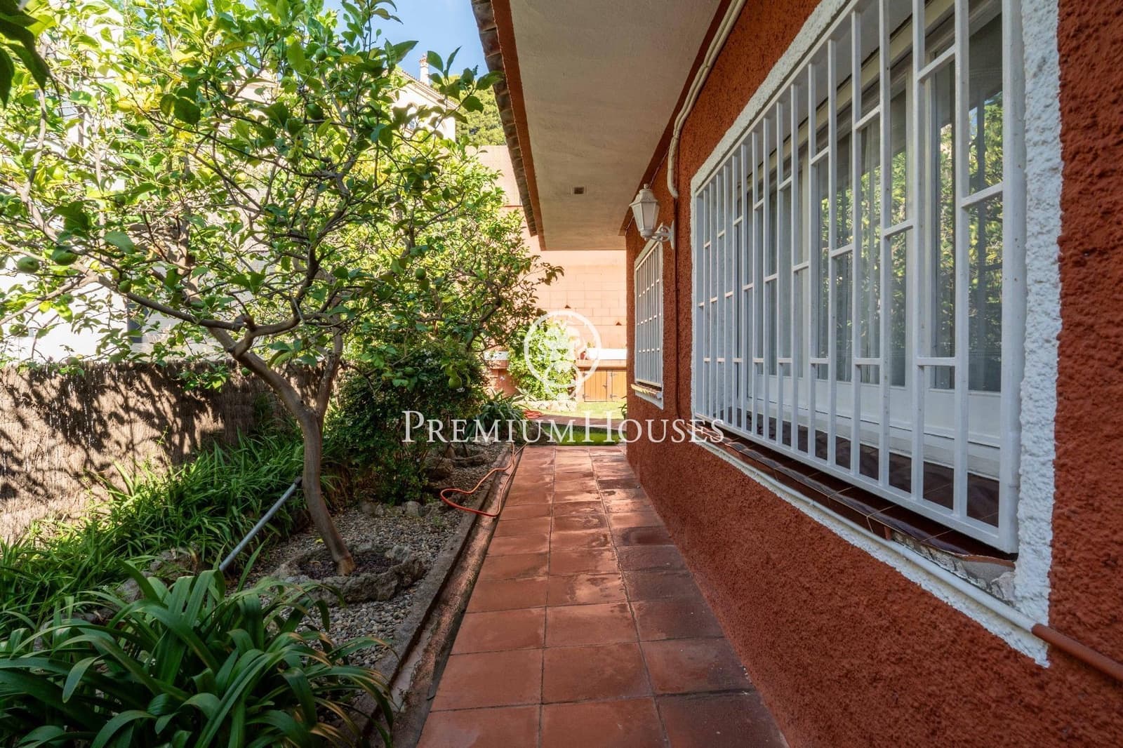 5 makuuhuone Huvila myytävänä paikassa Castelldefels mukana uima-altaan 
autotalli - 1 036 000 € (Ref: 9257565)