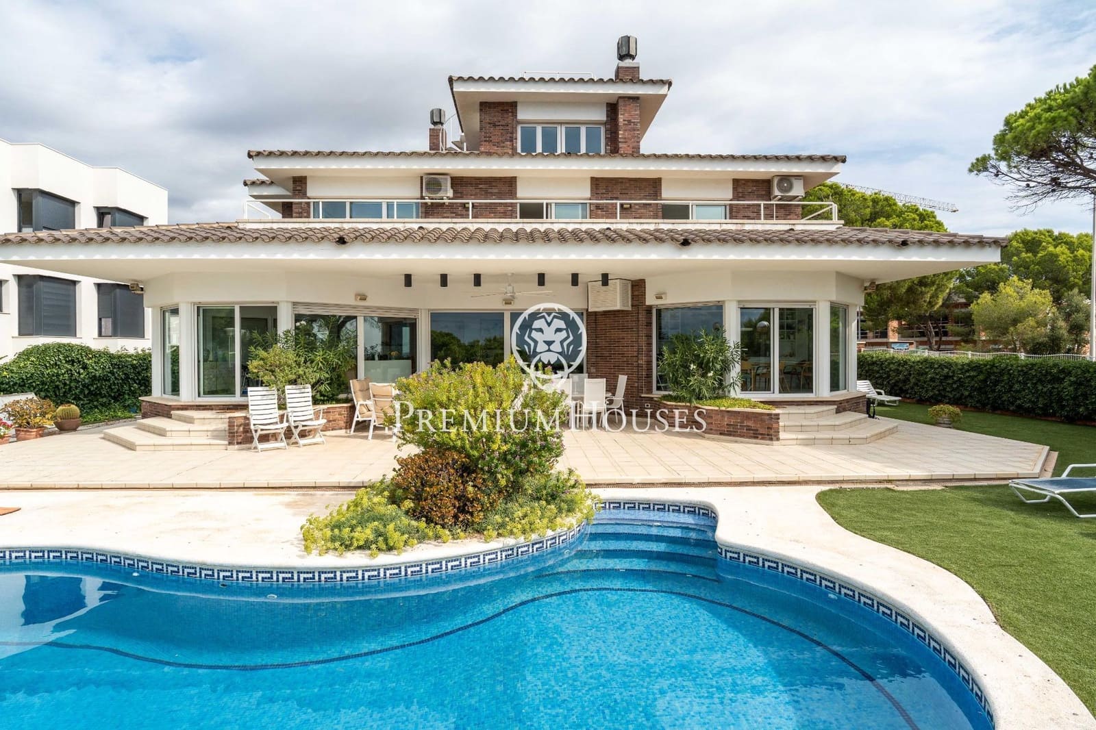 5 soveværelse Villa til salg i Torredembarra med swimmingpool garage - € 2.400.000 (Ref: 9262815)