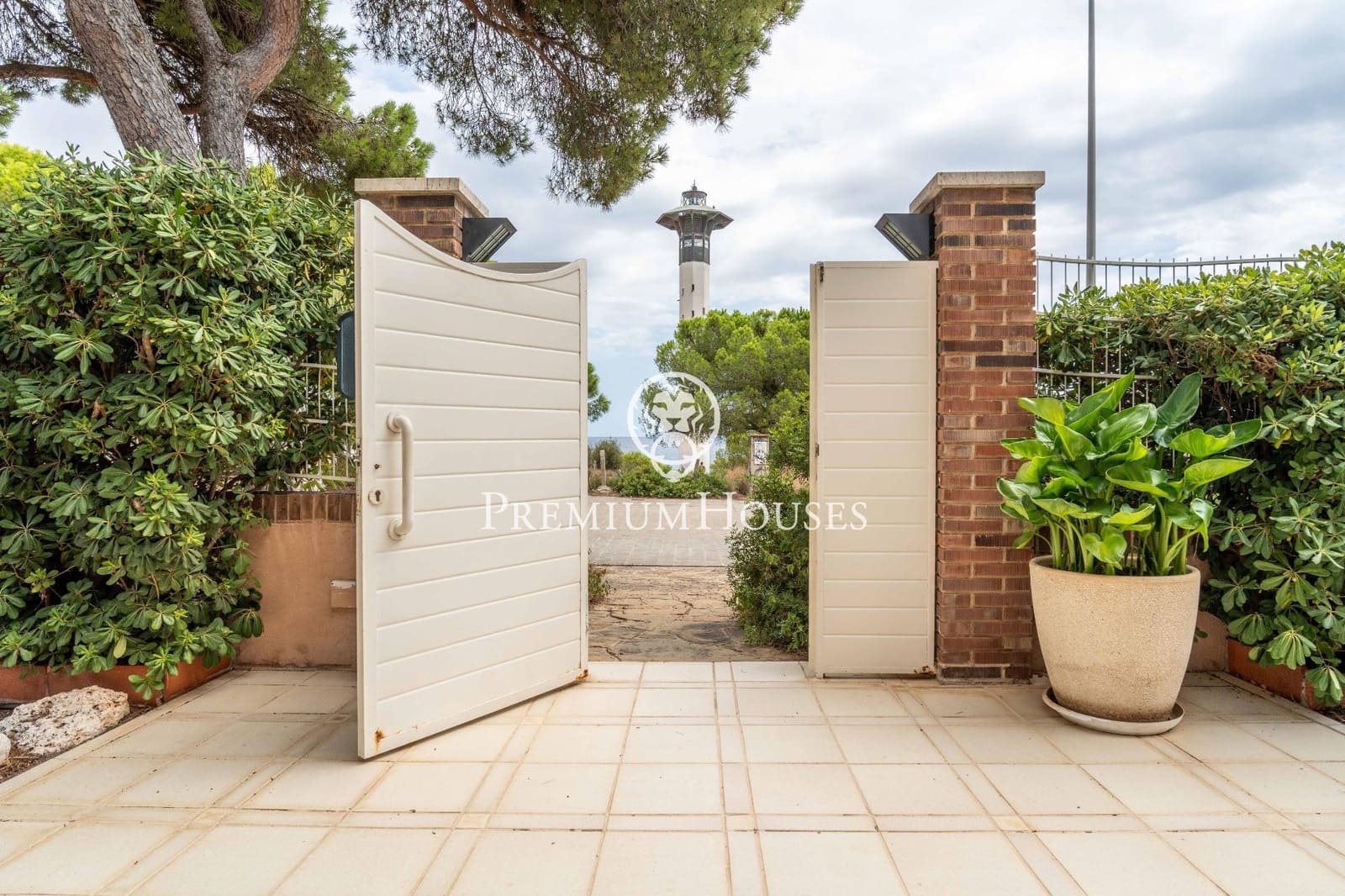 5 soveværelse Villa til salg i Torredembarra med swimmingpool garage - € 2.400.000 (Ref: 9262815)