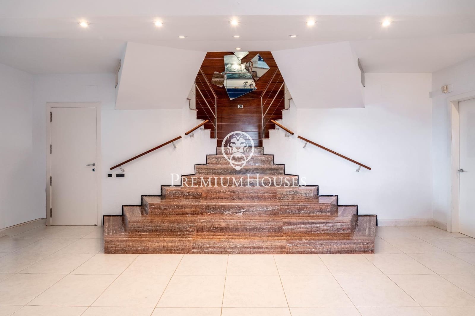 5 soveværelse Villa til salg i Torredembarra med swimmingpool garage - € 2.400.000 (Ref: 9262815)