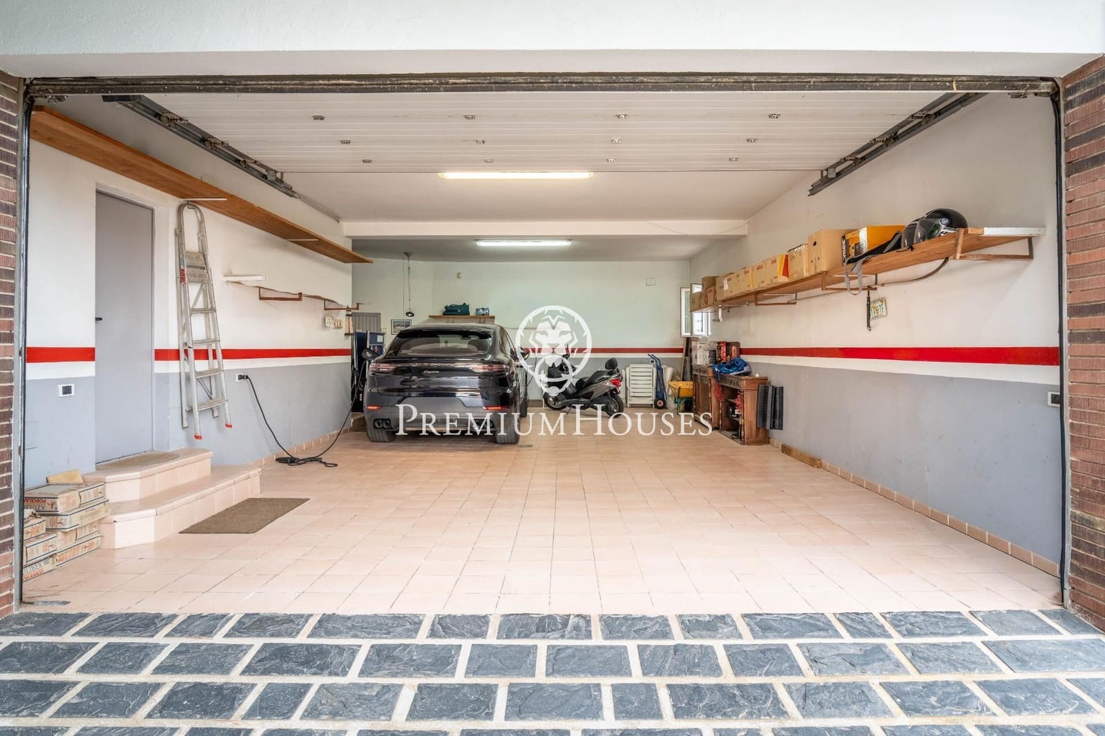 5 soveværelse Villa til salg i Torredembarra med swimmingpool garage - € 2.400.000 (Ref: 9262815)