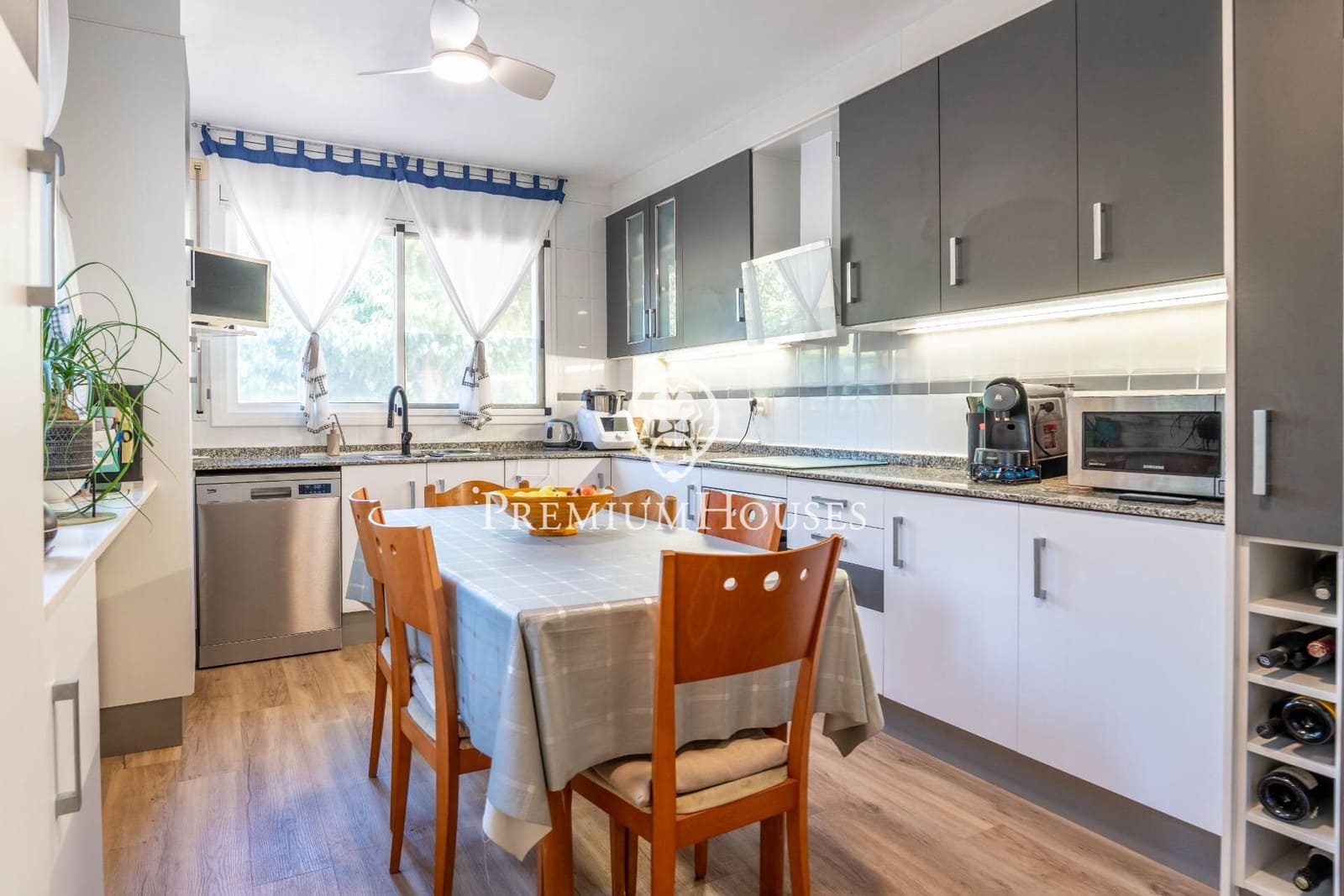 5 soveværelse Byhus til salg i Sant Pere de Ribes med garage - € 635.000 (Ref: 9285394)