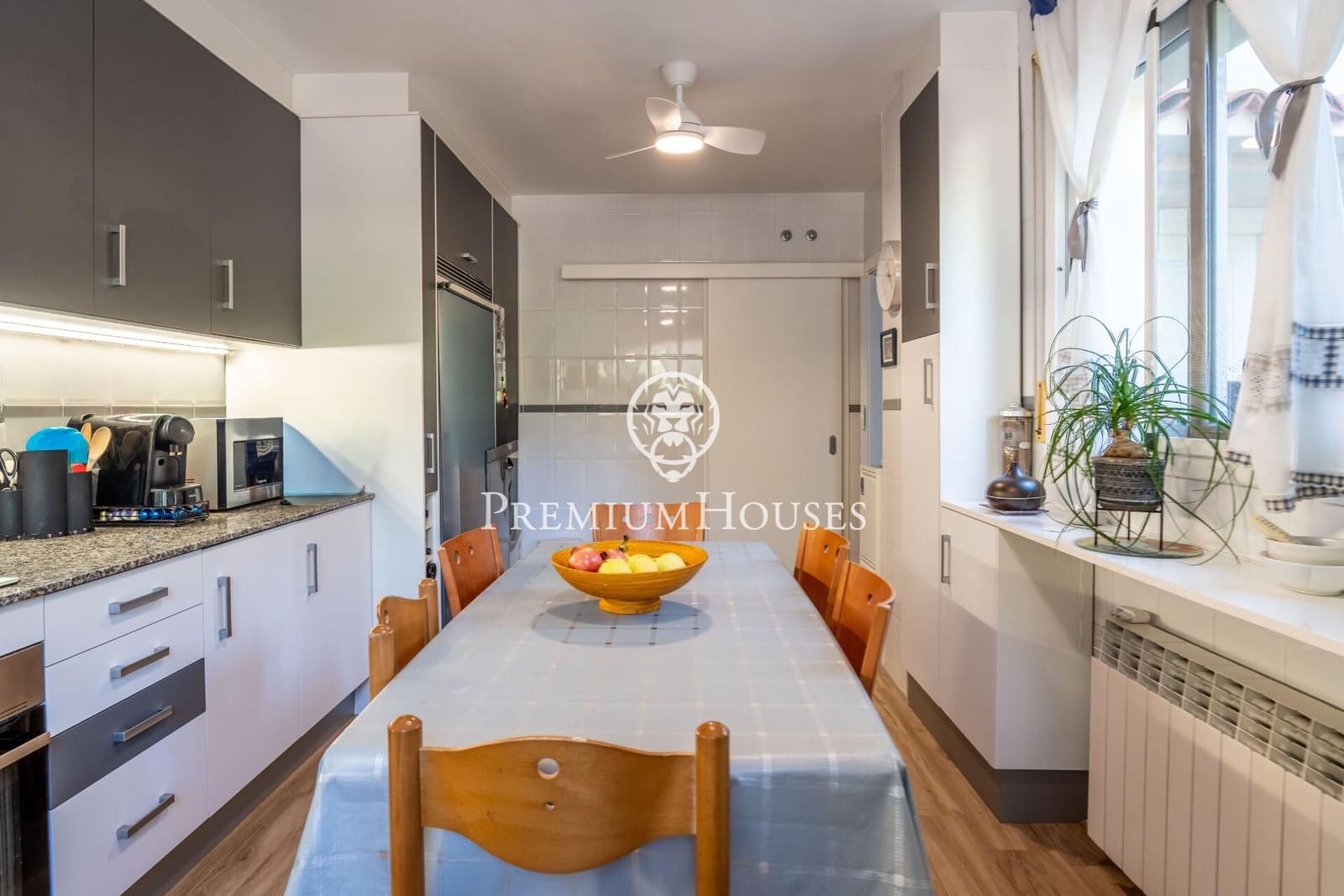 5 soveværelse Byhus til salg i Sant Pere de Ribes med garage - € 635.000 (Ref: 9285394)