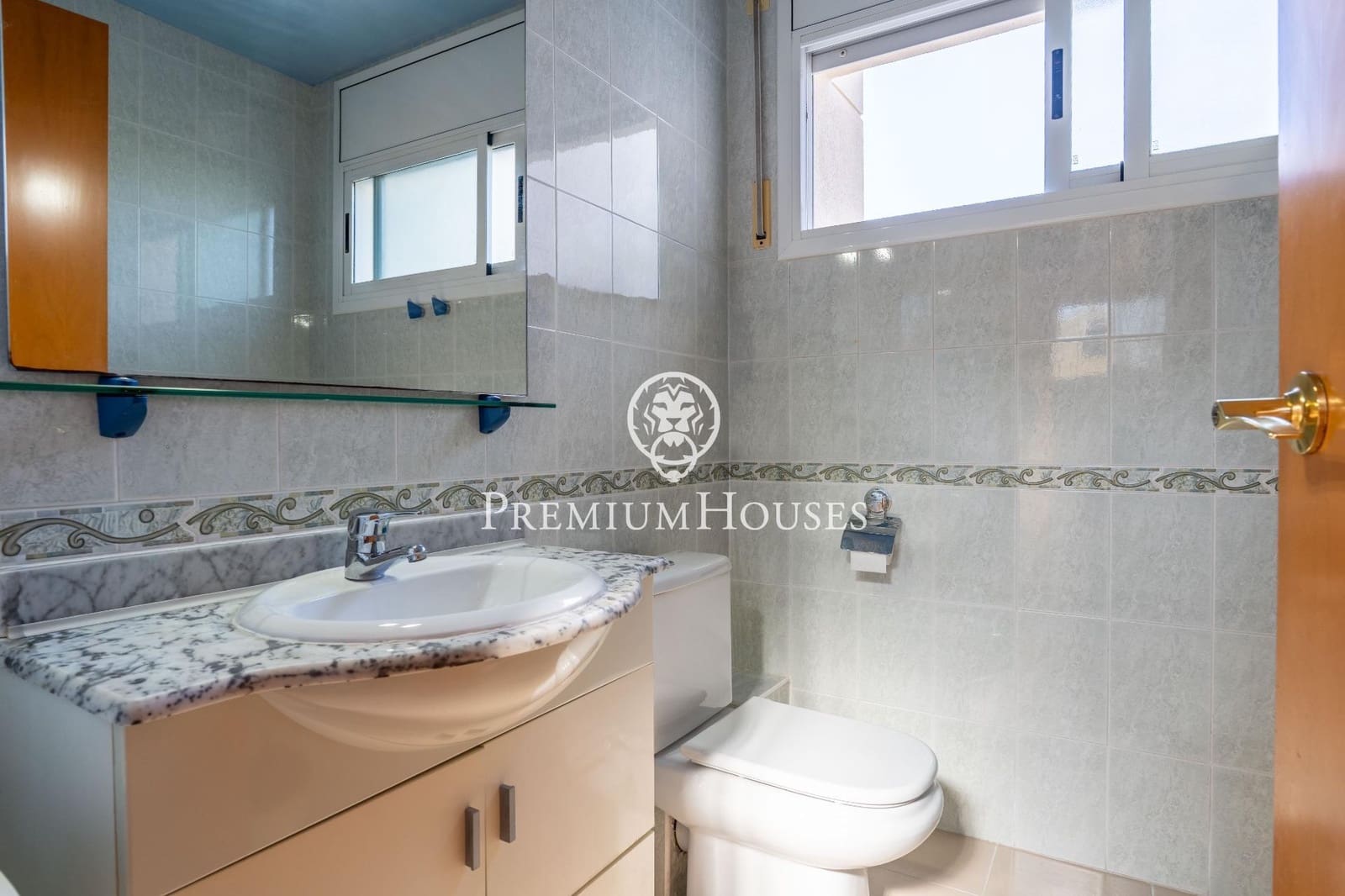 5 soveværelse Byhus til salg i Sant Pere de Ribes med garage - € 635.000 (Ref: 9285394)