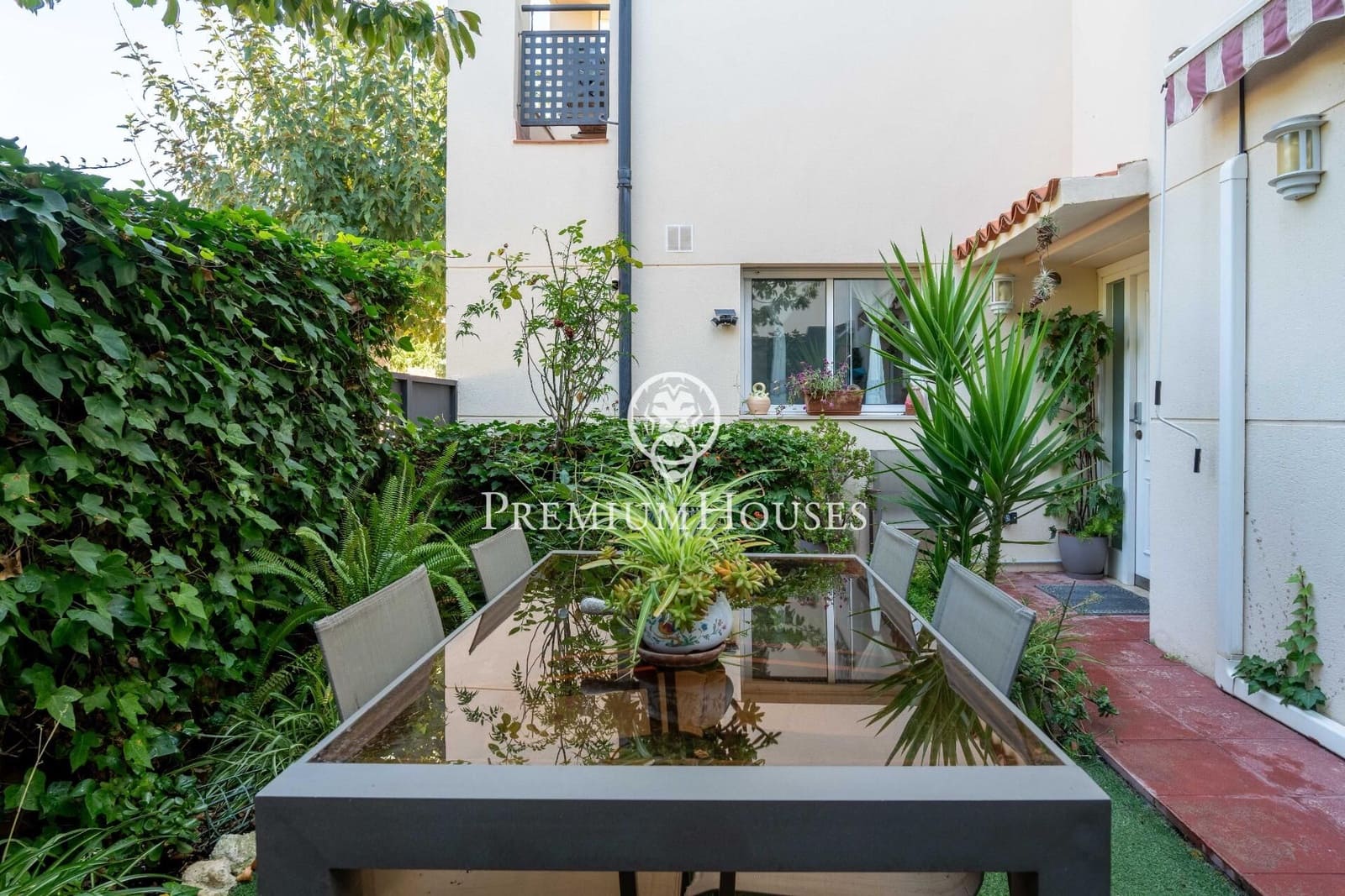 5 soveværelse Byhus til salg i Sant Pere de Ribes med garage - € 635.000 (Ref: 9285394)