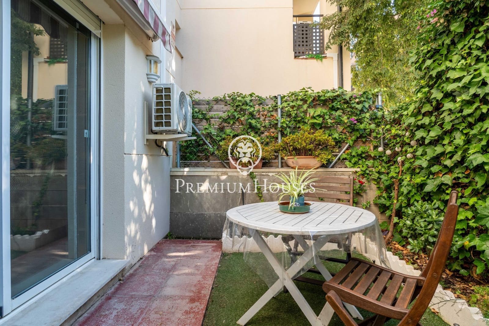 5 soveværelse Byhus til salg i Sant Pere de Ribes med garage - € 635.000 (Ref: 9285394)