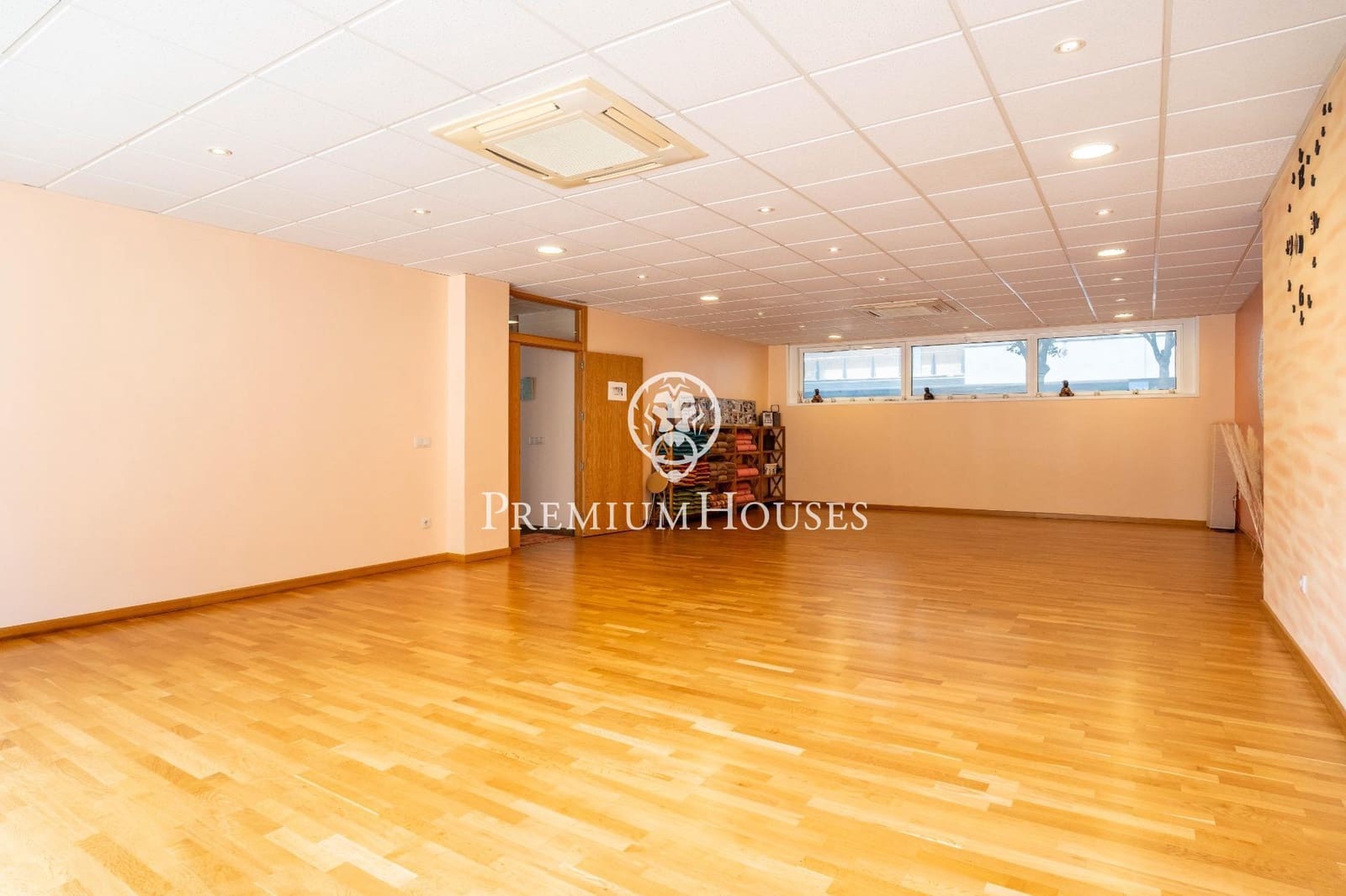 3 bedroom Commercial for rent in Vilafortuny - € 3,500 (Ref: 9311099)