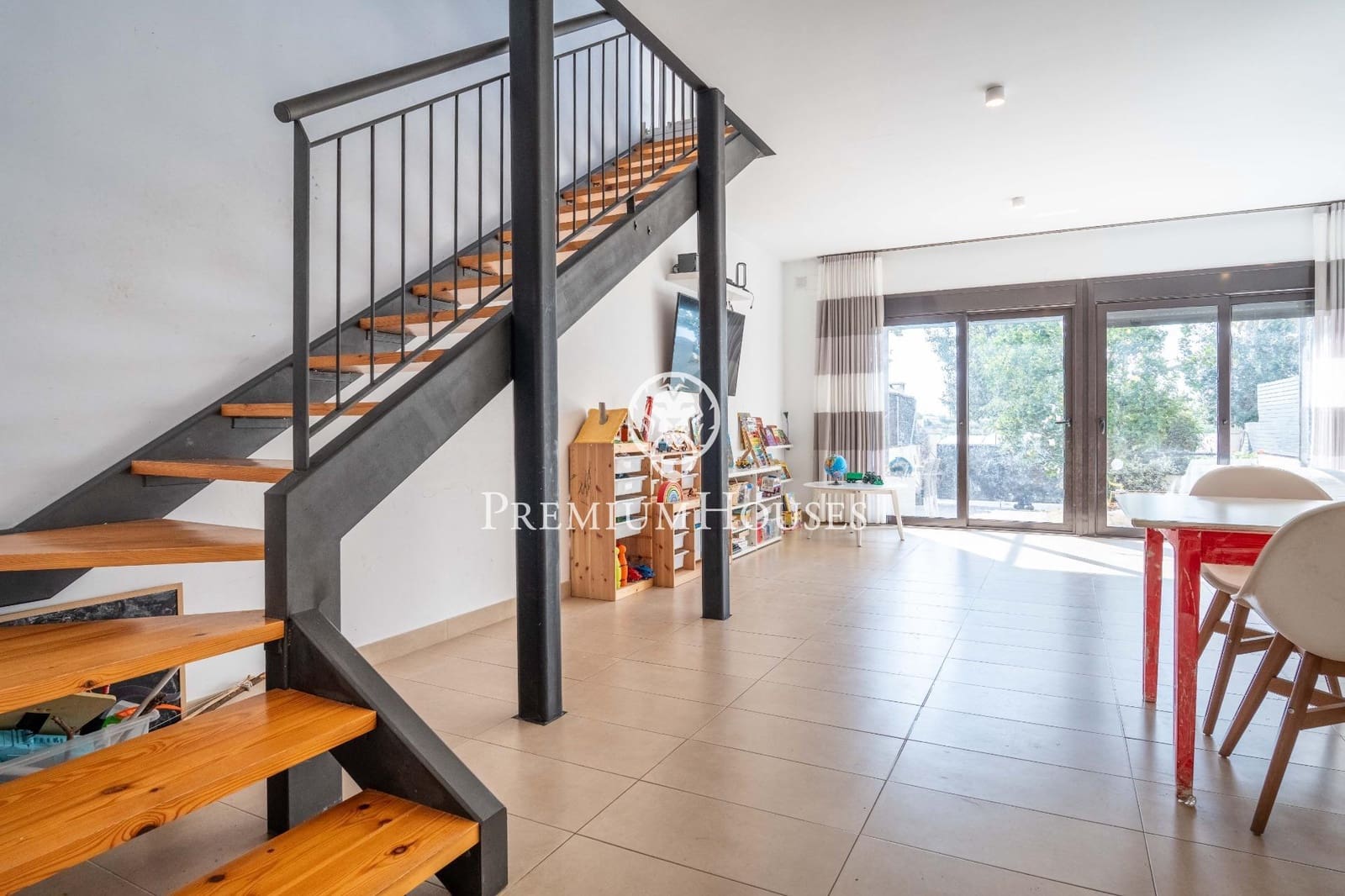 3 slaapkamer Rijtjeshuis te koop in Vilanova i la Geltru - € 339.000 (Ref: 9335254)