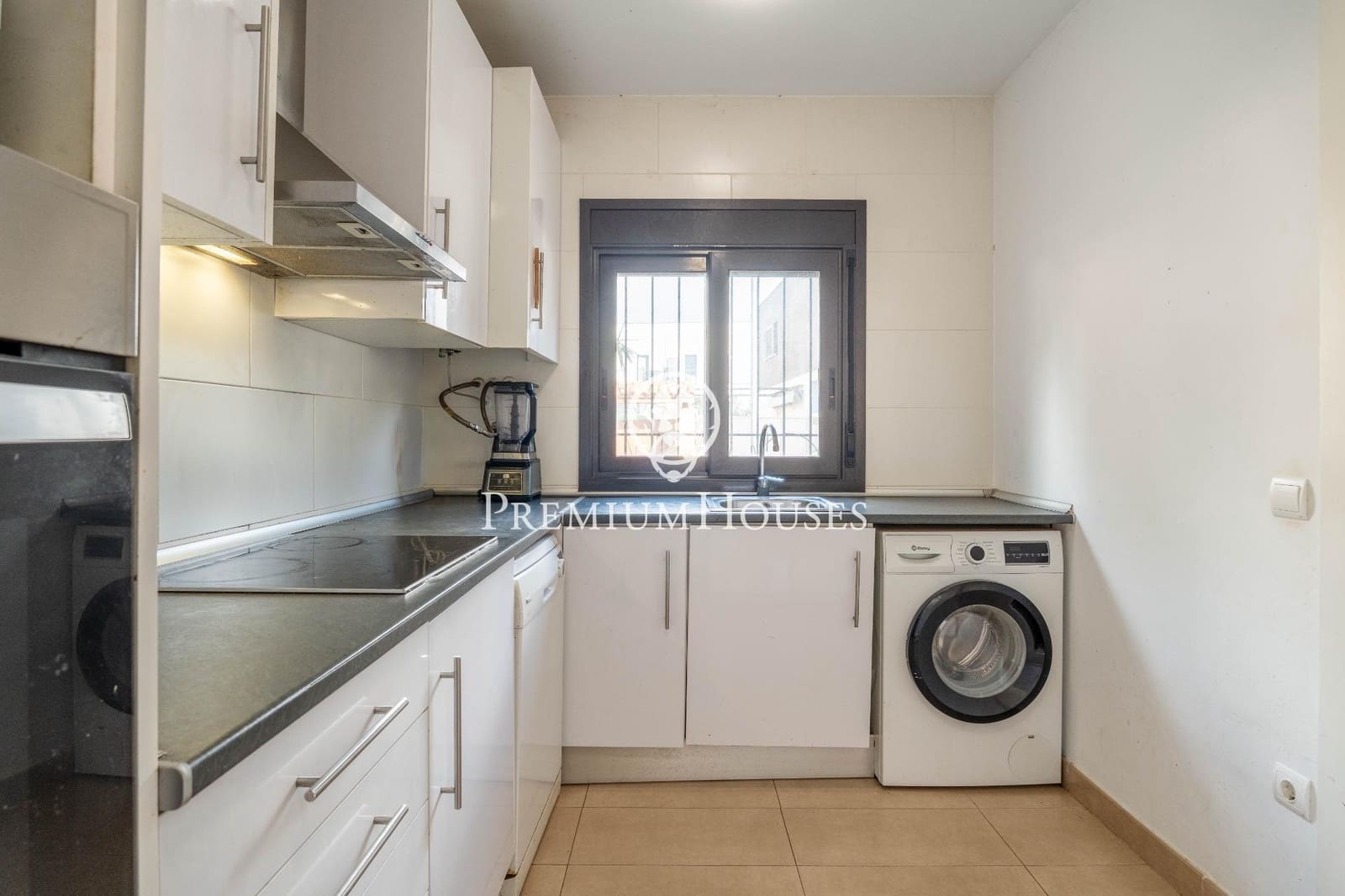 3 slaapkamer Rijtjeshuis te koop in Vilanova i la Geltru - € 339.000 (Ref: 9335254)