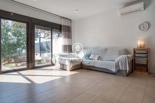 3 slaapkamer Rijtjeshuis te koop in Vilanova i la Geltrú - € 339.000 (Ref: 9335254)