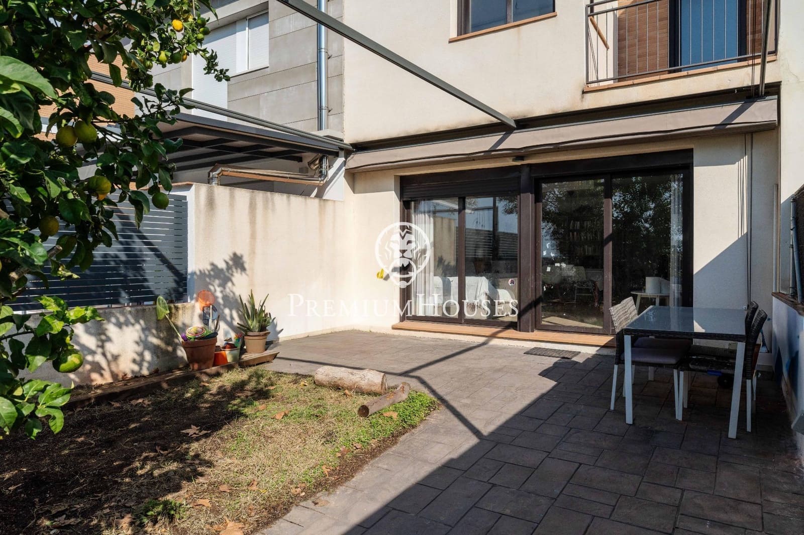 3 slaapkamer Rijtjeshuis te koop in Vilanova i la Geltru - € 339.000 (Ref: 9335254)