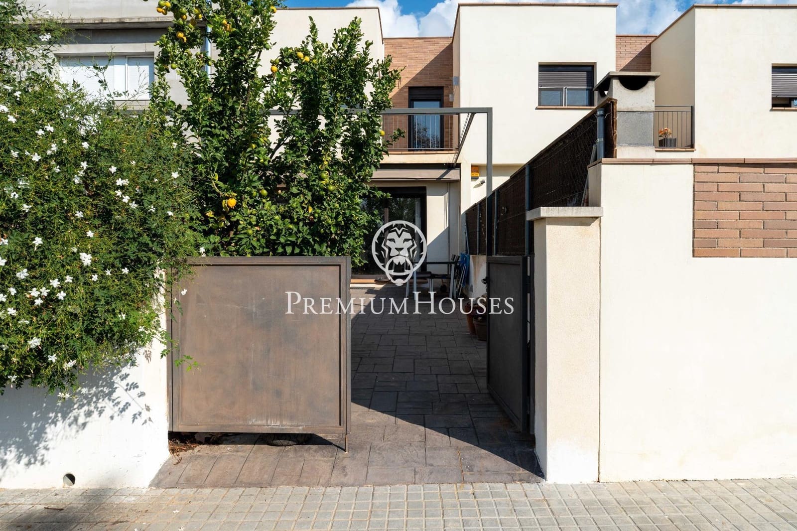 3 slaapkamer Rijtjeshuis te koop in Vilanova i la Geltru - € 339.000 (Ref: 9335254)