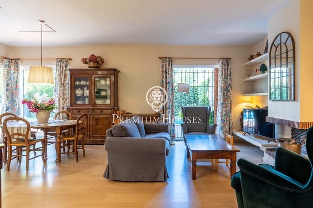 4 soverom Kjedet enebolig til salgs i Sitges med svømmebasseng garasje - € 1 450 000 (Ref: 9347665)