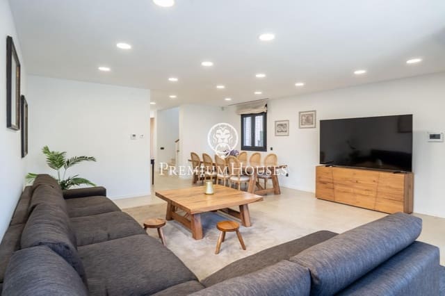 4 sypialnia Willa na sprzedaż w Vilafortuny, Cambrils z basenem garażem - 860 000 € (Ref: 9356098)