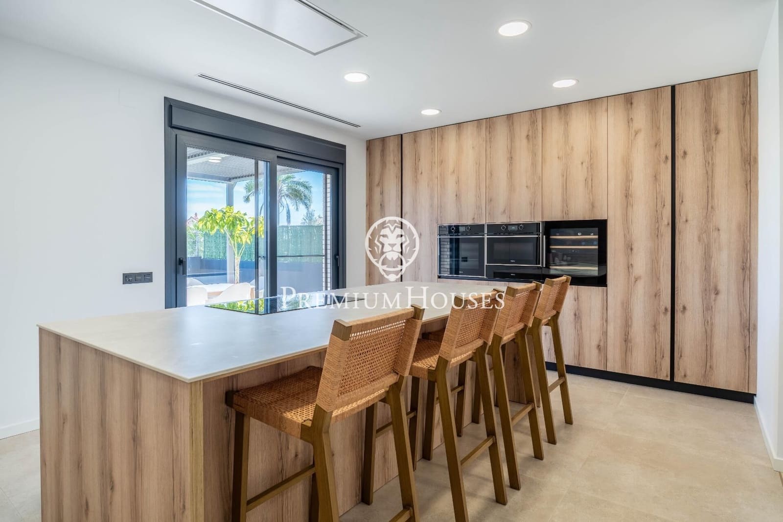 4 sypialnia Willa na sprzedaż w Vilafortuny z basenem garażem - 860 000 € (Ref: 9356098)