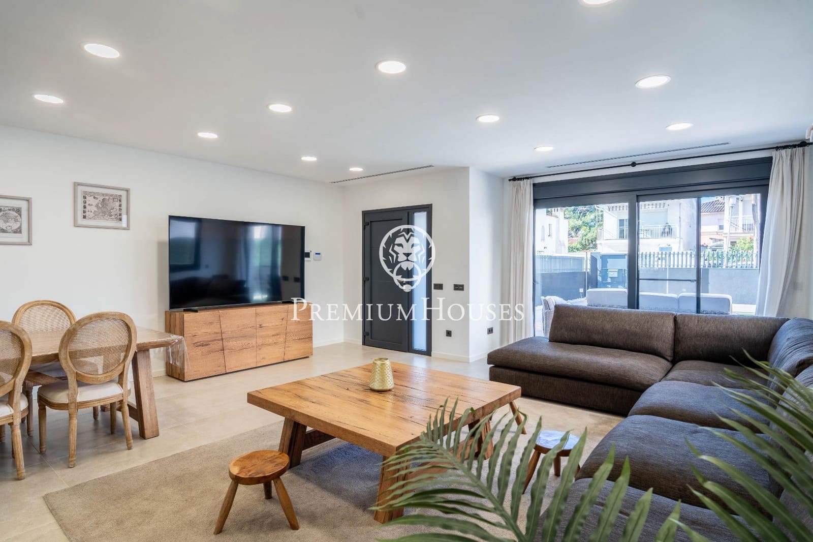 4 sypialnia Willa na sprzedaż w Vilafortuny z basenem garażem - 860 000 € (Ref: 9356098)