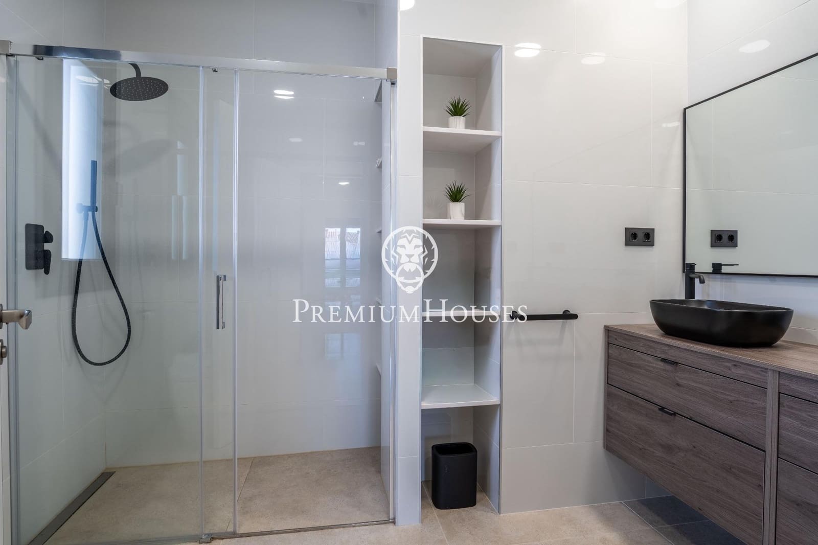 4 sypialnia Willa na sprzedaż w Vilafortuny z basenem garażem - 860 000 € (Ref: 9356098)