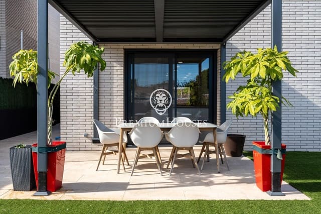 4 sypialnia Willa na sprzedaż w Vilafortuny, Cambrils z basenem garażem - 860 000 € (Ref: 9356098)