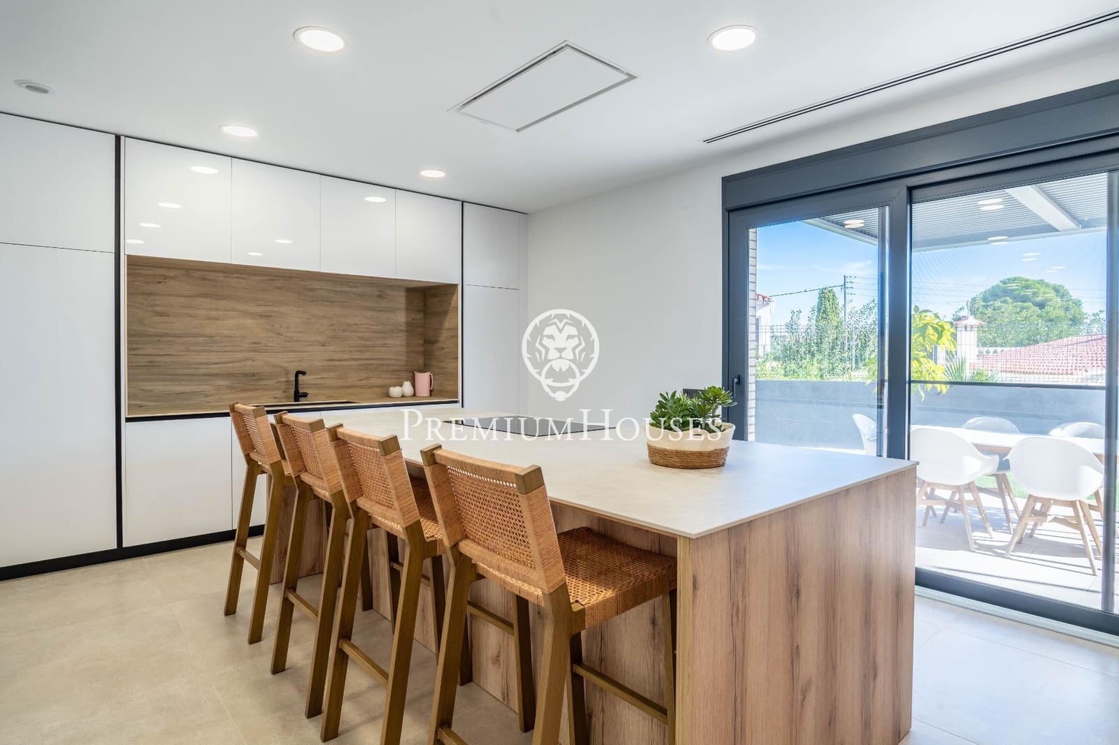 4 sypialnia Willa na sprzedaż w Vilafortuny z basenem garażem - 860 000 € (Ref: 9356098)