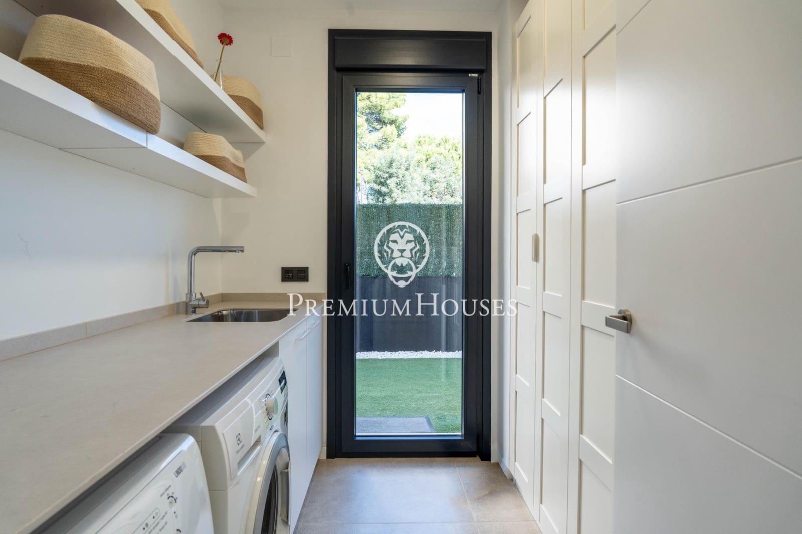 4 sypialnia Willa na sprzedaż w Vilafortuny z basenem garażem - 860 000 € (Ref: 9356098)