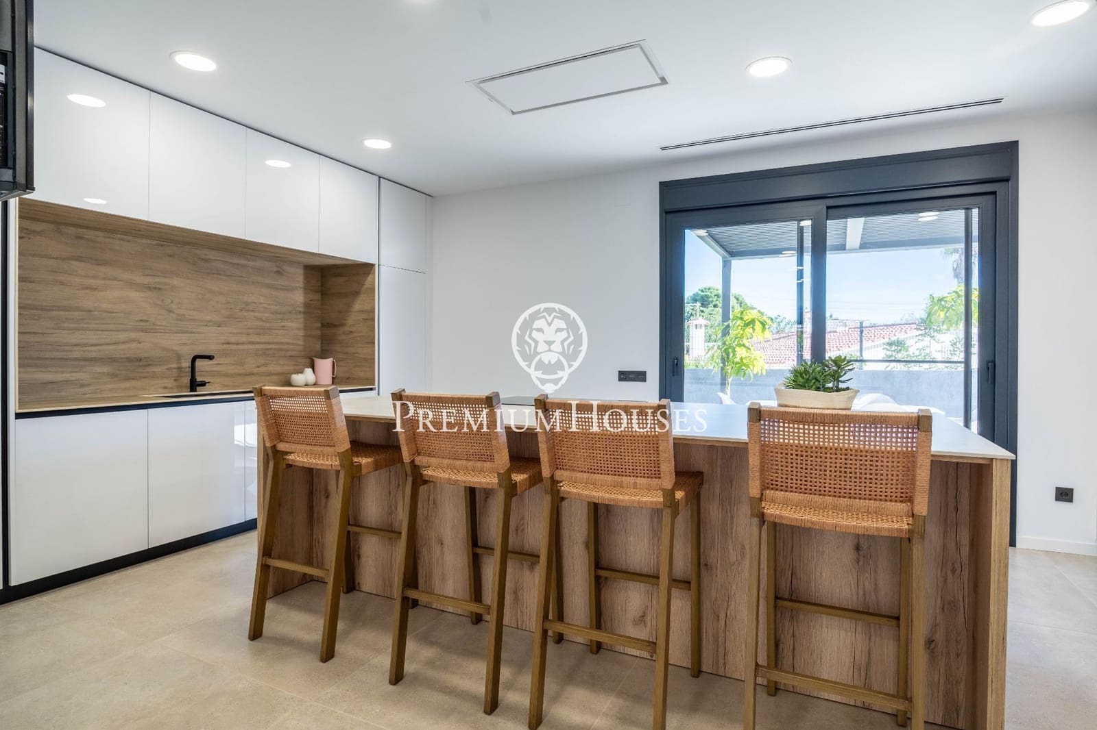 4 sypialnia Willa na sprzedaż w Vilafortuny z basenem garażem - 860 000 € (Ref: 9356098)