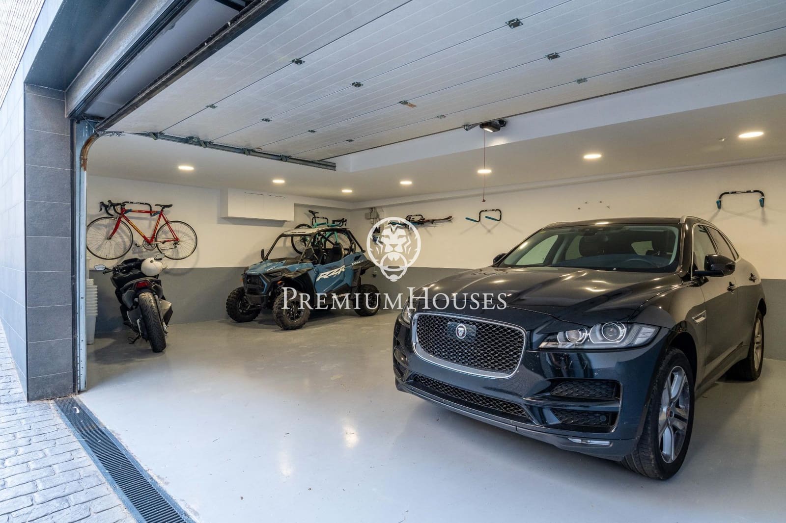 4 sypialnia Willa na sprzedaż w Vilafortuny z basenem garażem - 860 000 € (Ref: 9356098)