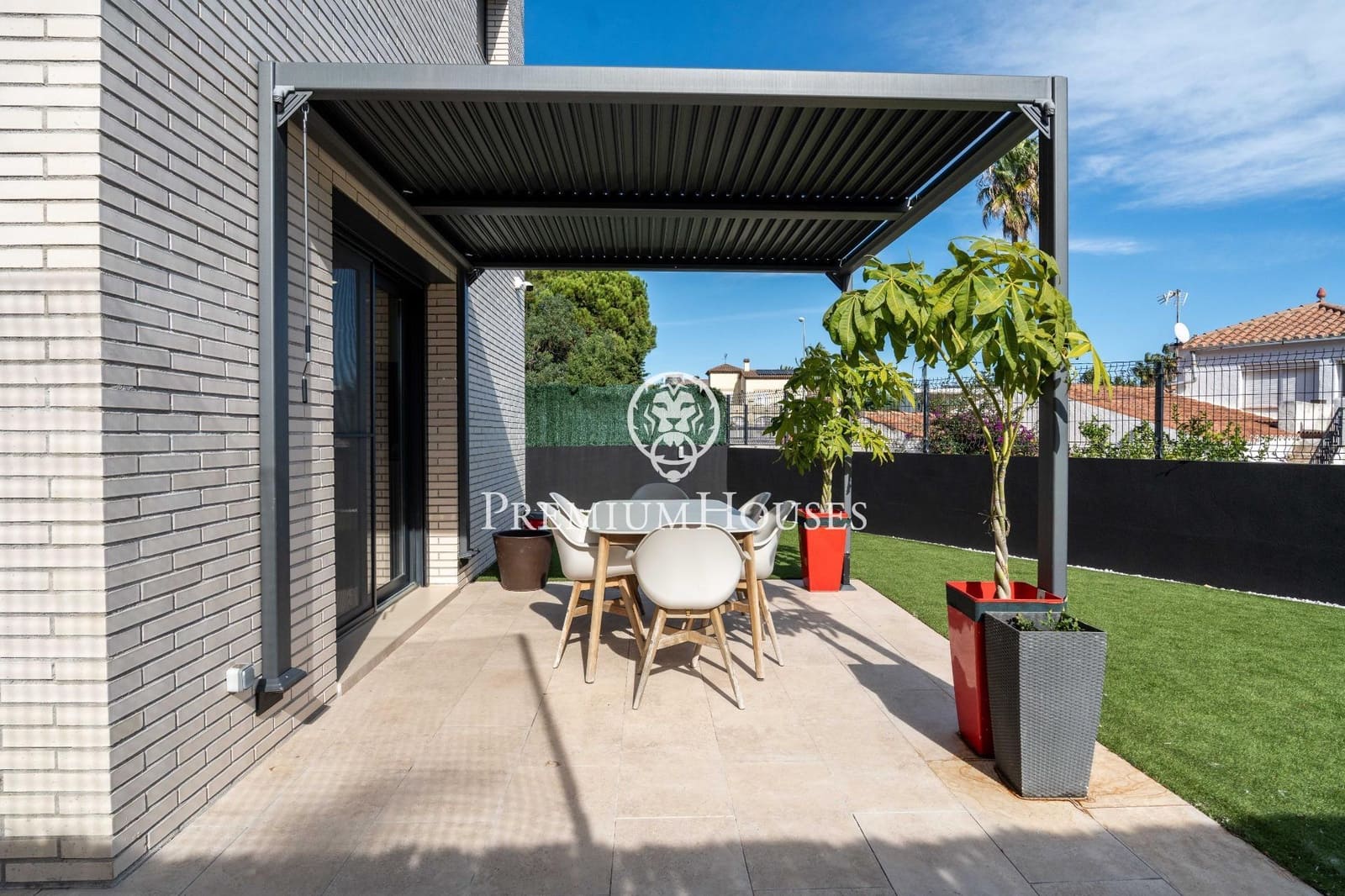 4 sypialnia Willa na sprzedaż w Vilafortuny z basenem garażem - 860 000 € (Ref: 9356098)