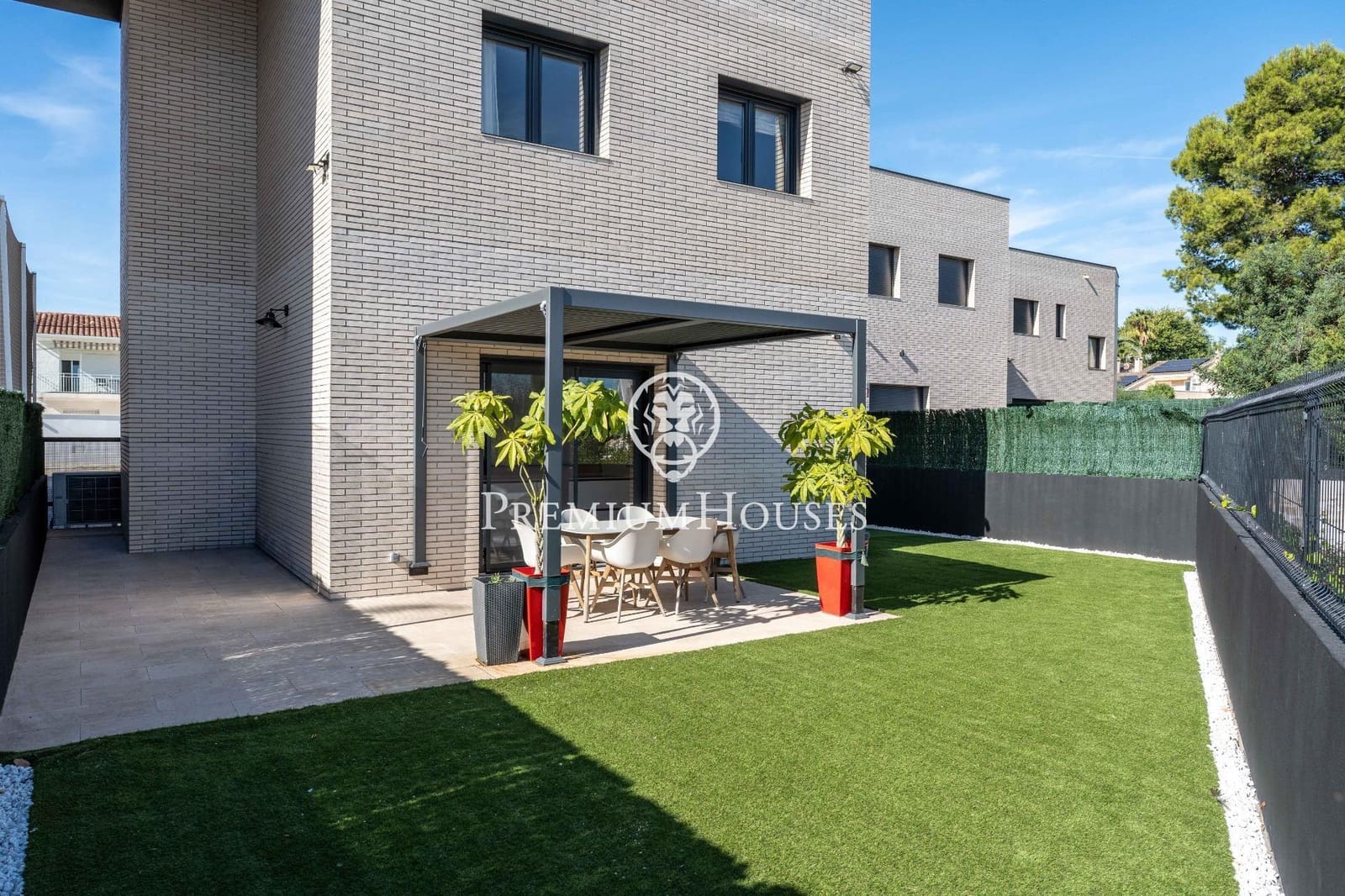 4 sypialnia Willa na sprzedaż w Vilafortuny z basenem garażem - 860 000 € (Ref: 9356098)