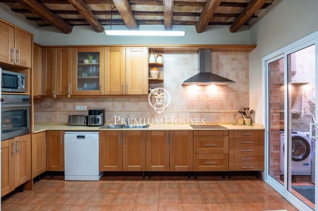 3 soverom Hus til salgs i Vilanova i la Geltrú med garasje - € 430 000 (Ref: 9367416)