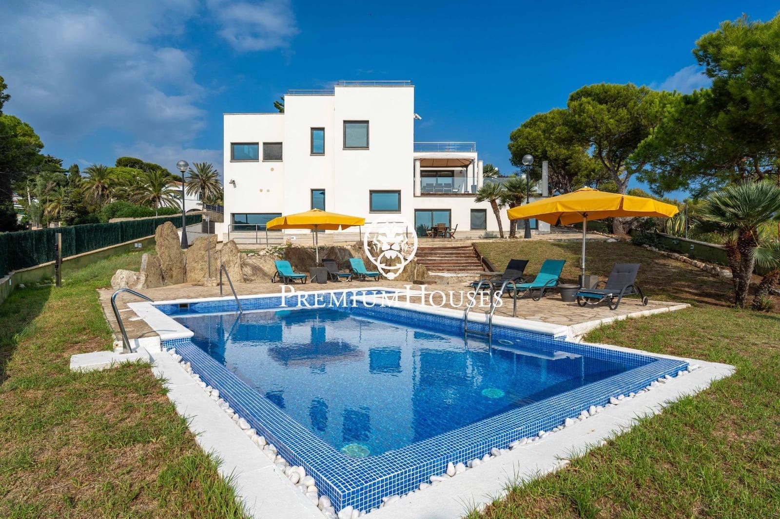 6 soverom Villa til salgs i Torredembarra med svømmebasseng garasje - € 3 350 000 (Ref: 9382739)