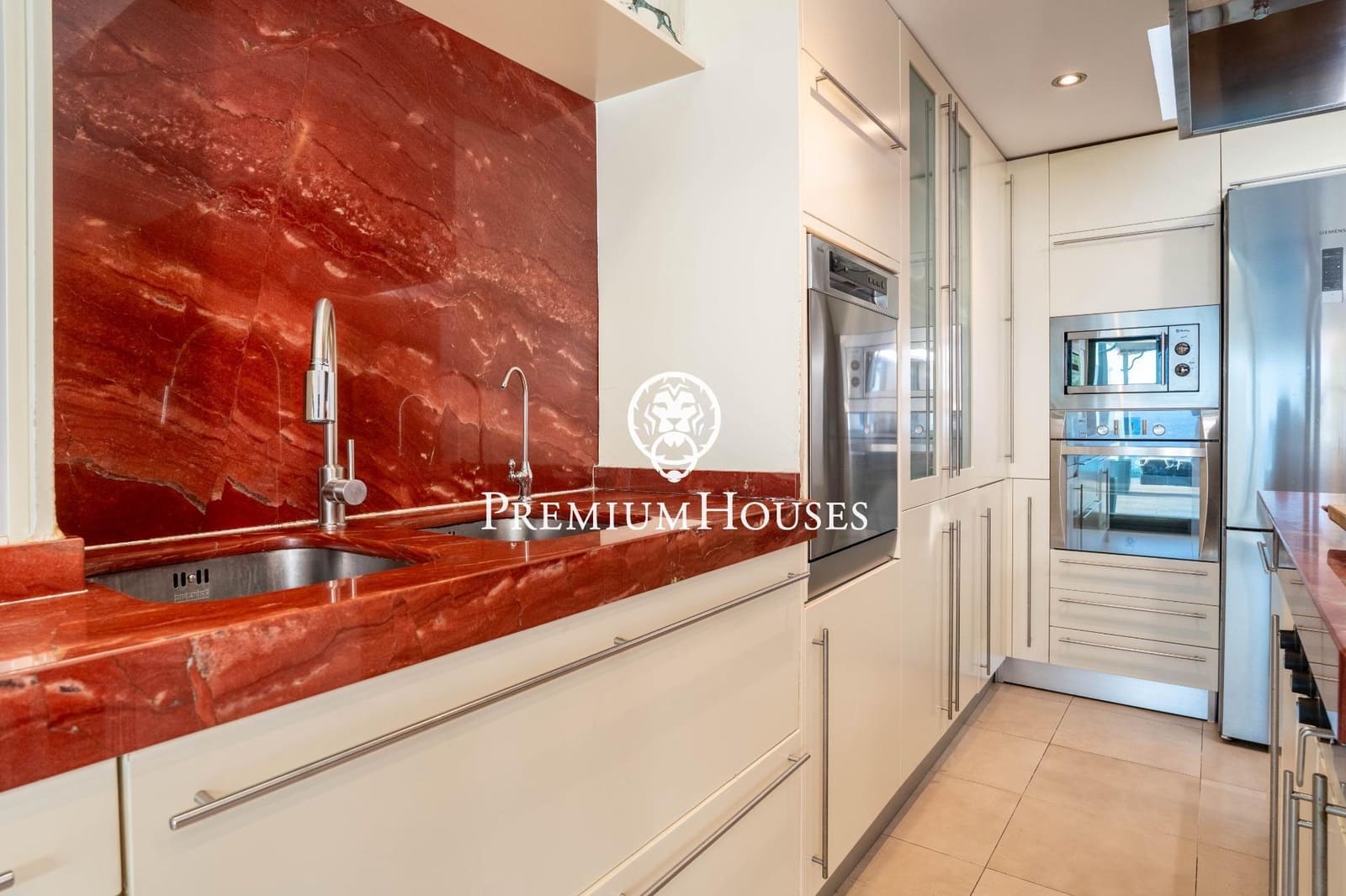 6 soverom Villa til salgs i Torredembarra med svømmebasseng garasje - € 3 350 000 (Ref: 9382739)