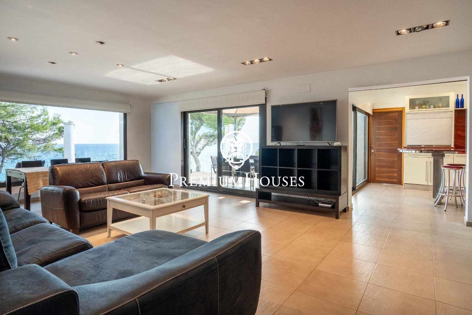 6 soverom Villa til salgs i Torredembarra med svømmebasseng garasje - € 3 350 000 (Ref: 9382739)