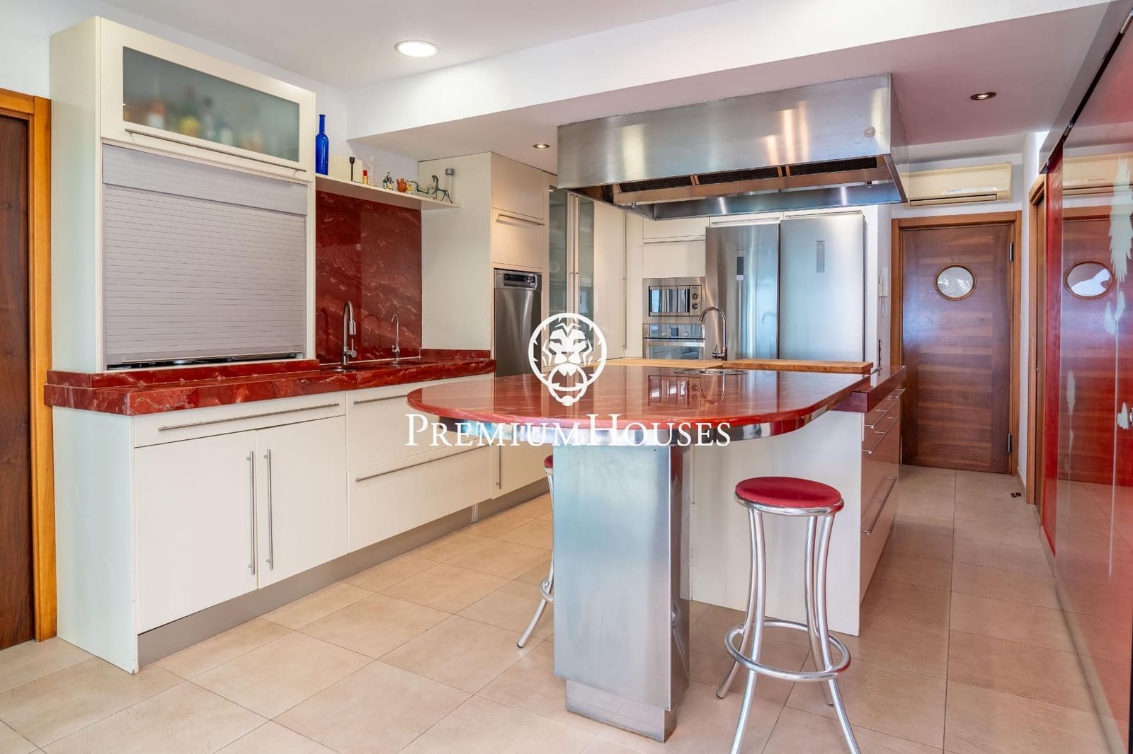 6 soverom Villa til salgs i Torredembarra med svømmebasseng garasje - € 3 350 000 (Ref: 9382739)