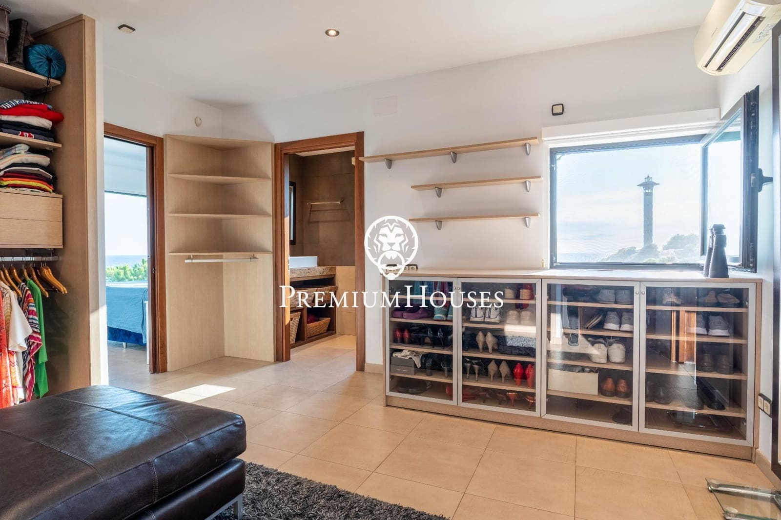 6 soverom Villa til salgs i Torredembarra med svømmebasseng garasje - € 3 350 000 (Ref: 9382739)