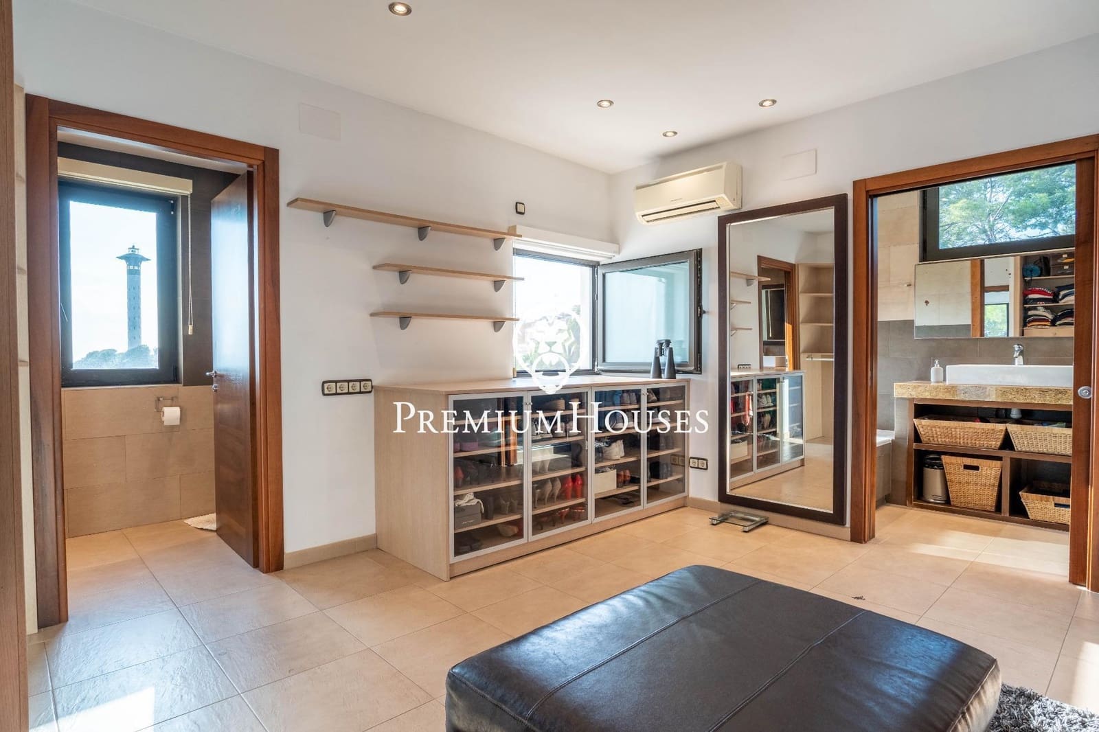 6 soverom Villa til salgs i Torredembarra med svømmebasseng garasje - € 3 350 000 (Ref: 9382739)