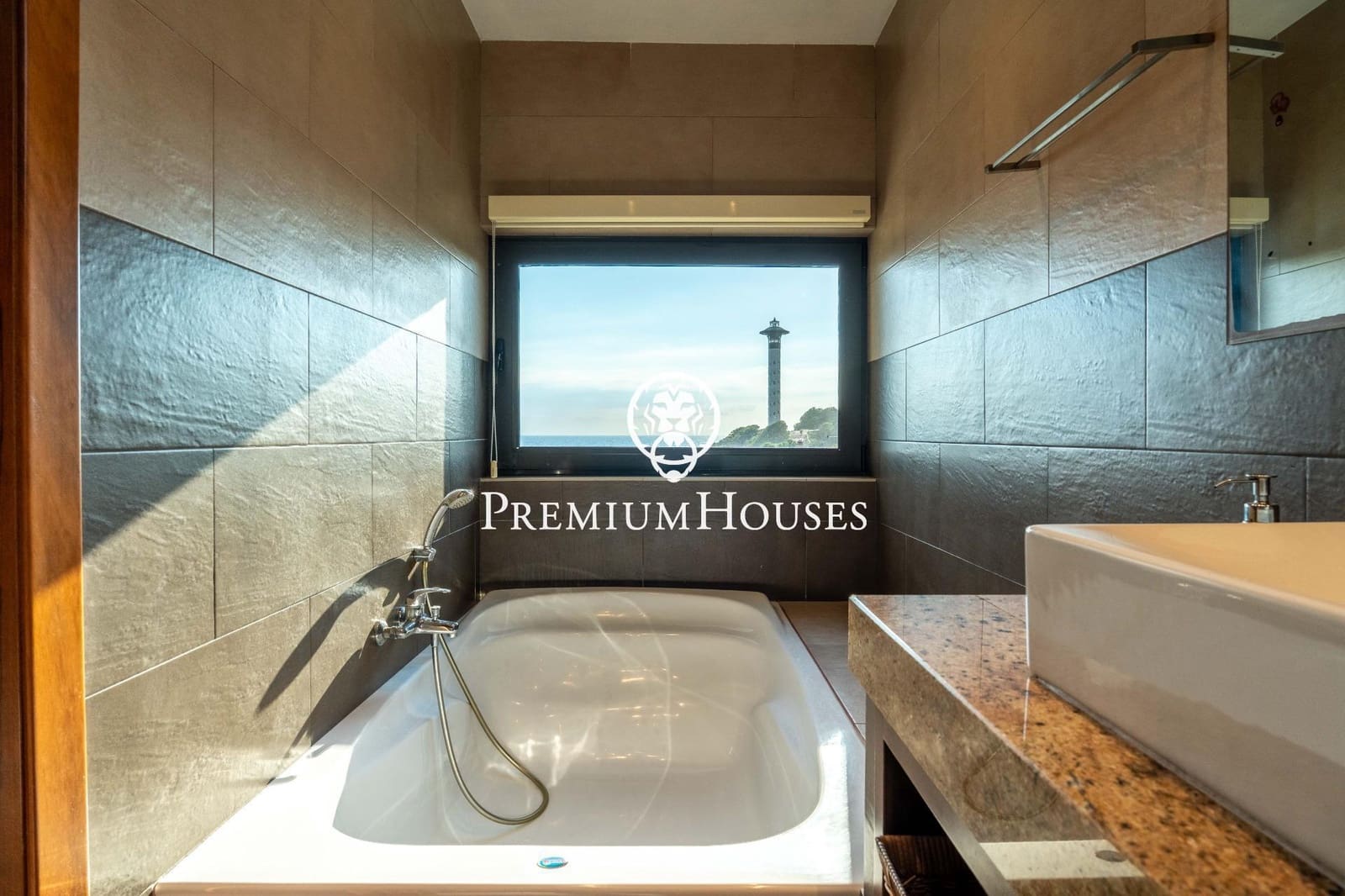 6 soverom Villa til salgs i Torredembarra med svømmebasseng garasje - € 3 350 000 (Ref: 9382739)