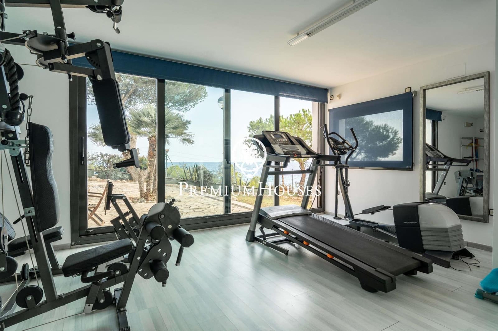 6 soverom Villa til salgs i Torredembarra med svømmebasseng garasje - € 3 350 000 (Ref: 9382739)