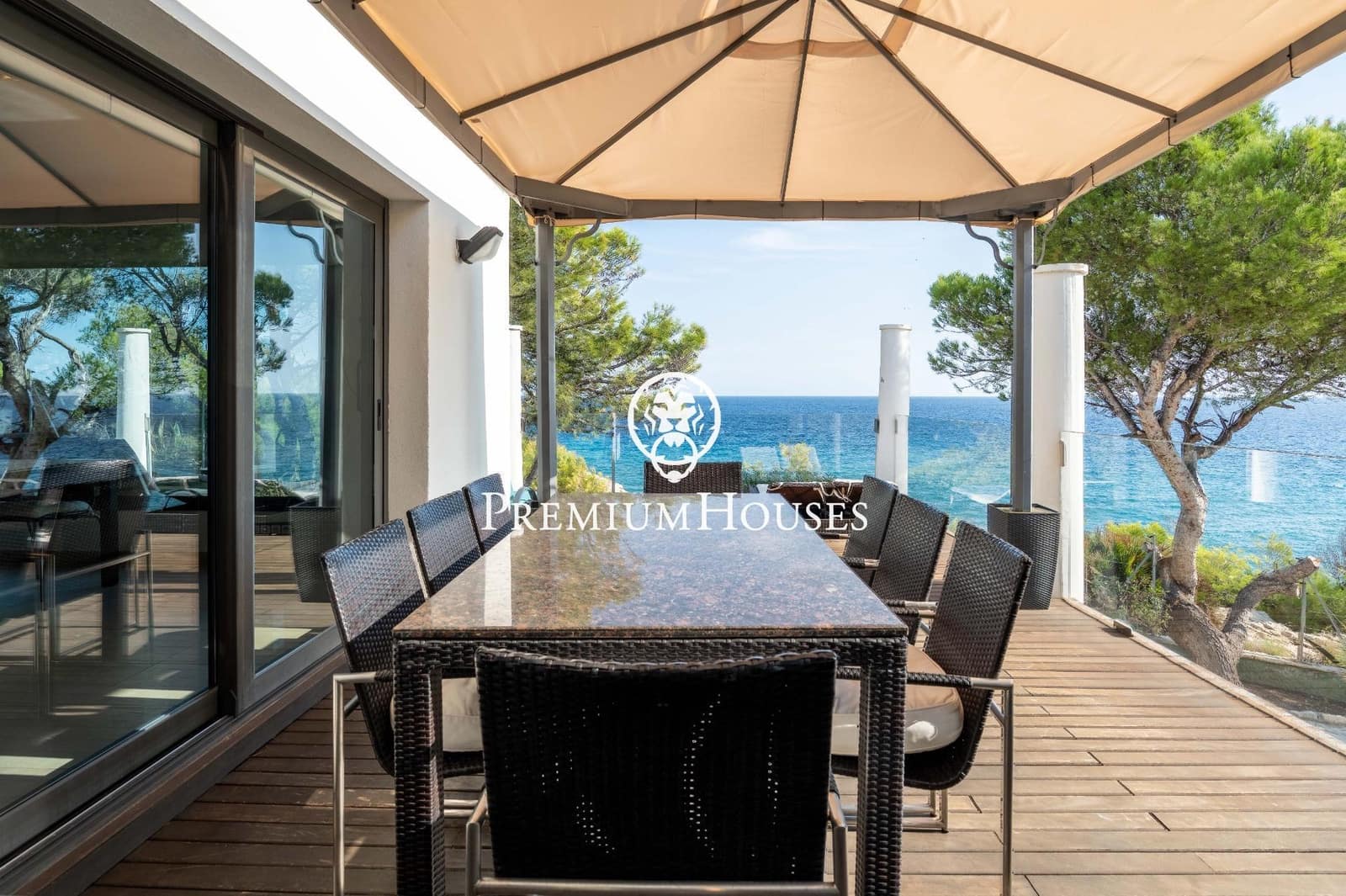 6 soverom Villa til salgs i Torredembarra med svømmebasseng garasje - € 3 350 000 (Ref: 9382739)