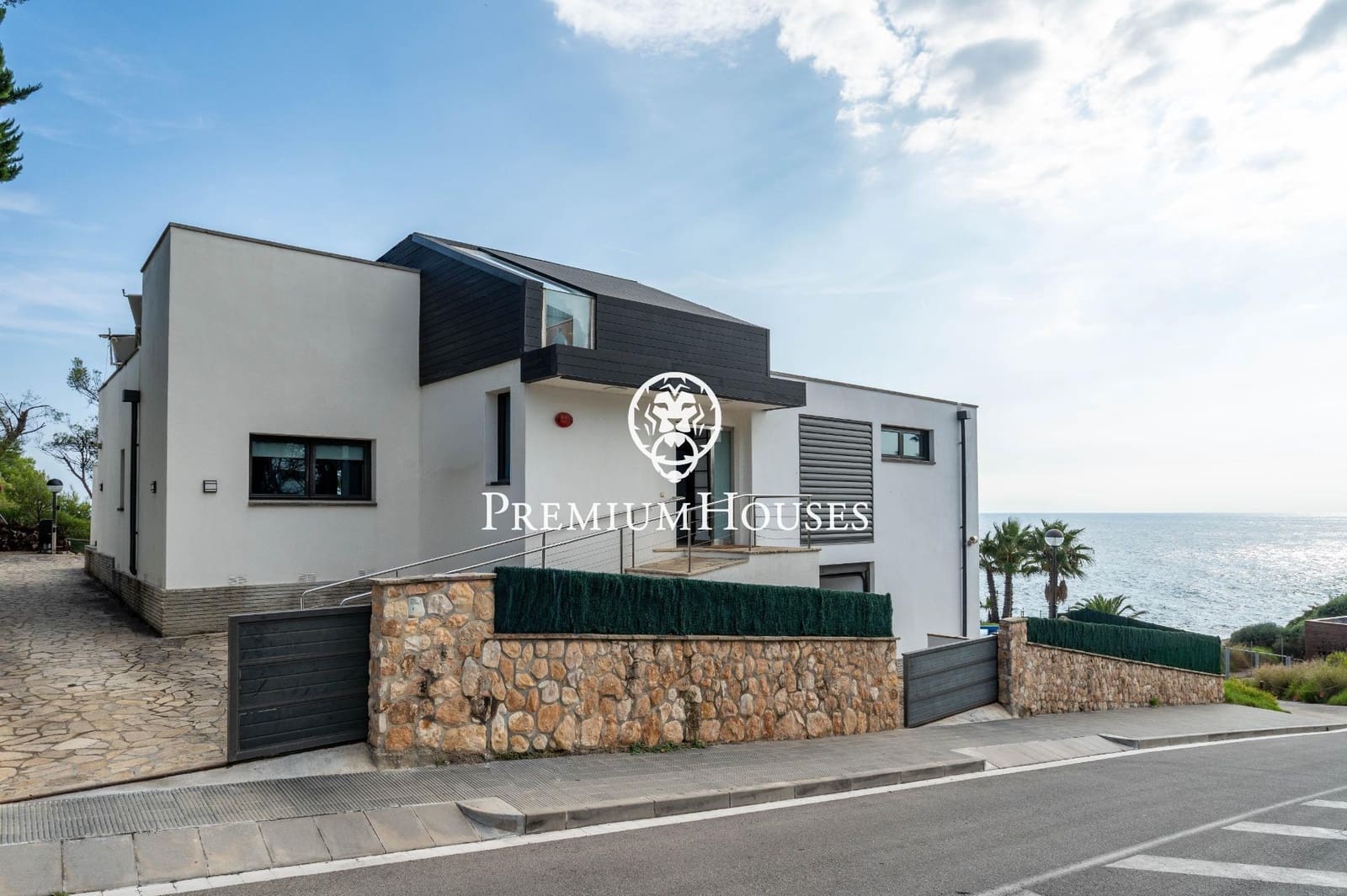 6 soverom Villa til salgs i Torredembarra med svømmebasseng garasje - € 3 350 000 (Ref: 9382739)