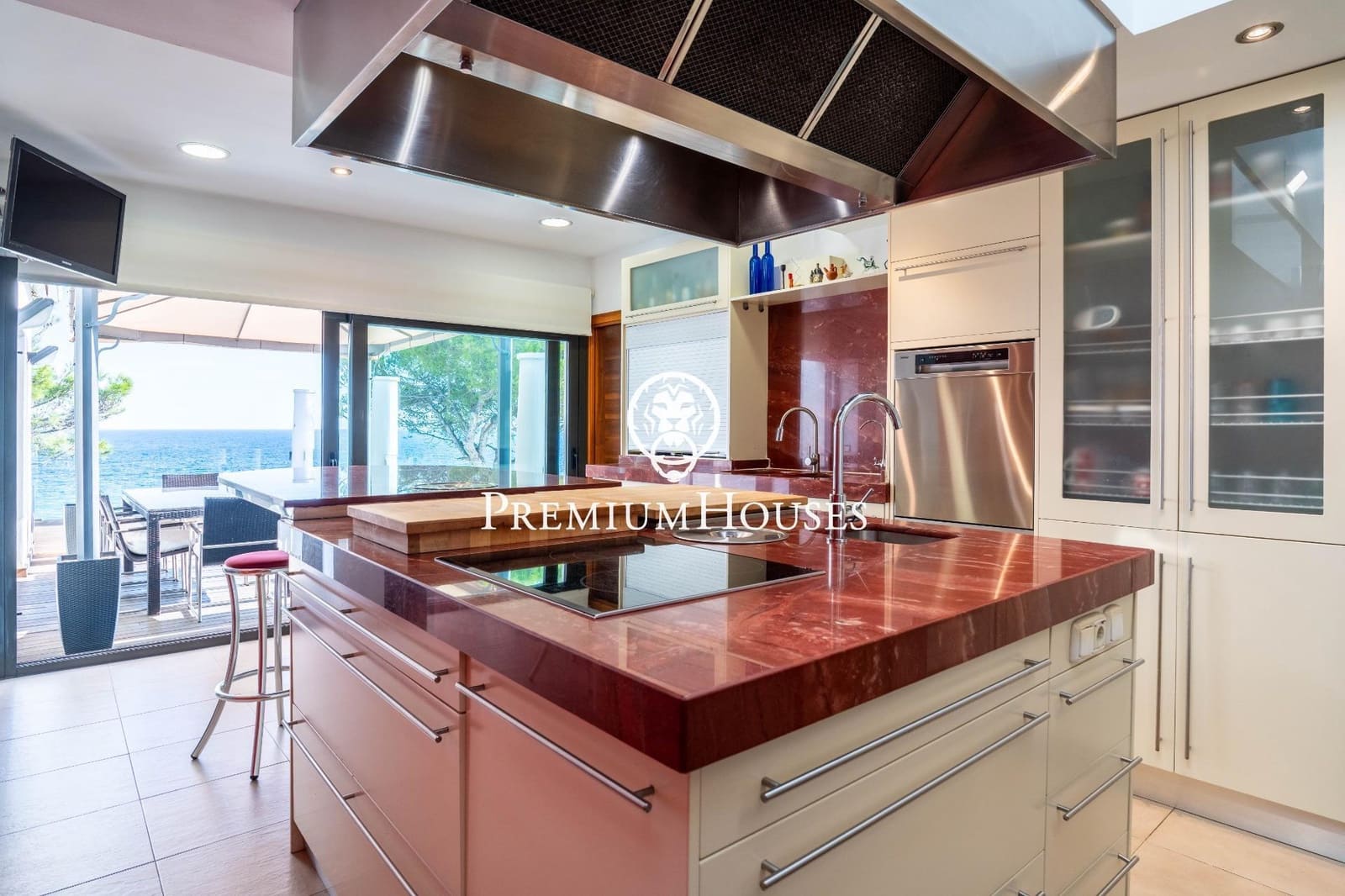 6 soverom Villa til salgs i Torredembarra med svømmebasseng garasje - € 3 350 000 (Ref: 9382739)